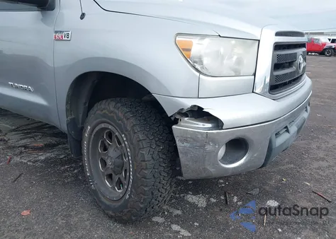 2010 Toyota Tundra Grade 5.7L V8 z USA, uszkodzony, nr VIN 5TFUY5F1XAX157325